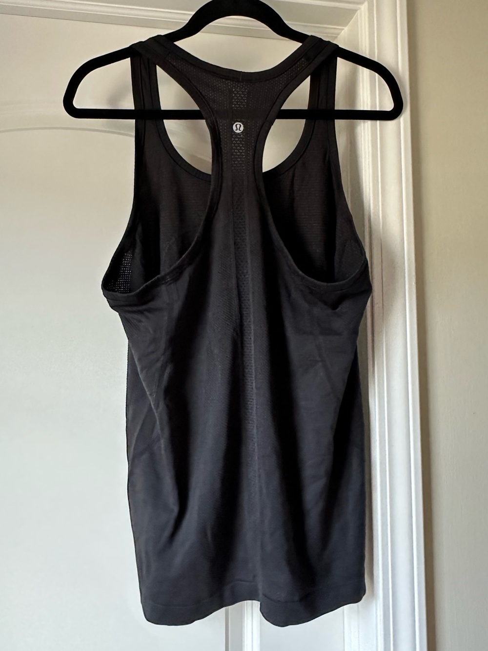 Lululemon Swifty Tech Racerback Tank - size 10 - Picture 3 of 3